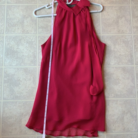 Beautiful raspberry colored Banana Republic sleeveless silk blouse - Picture 3 of 8